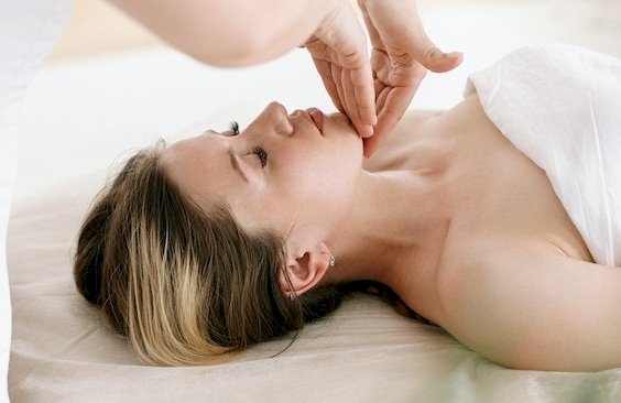 Ájurvédská masáž obličeje - Mukabhyanga